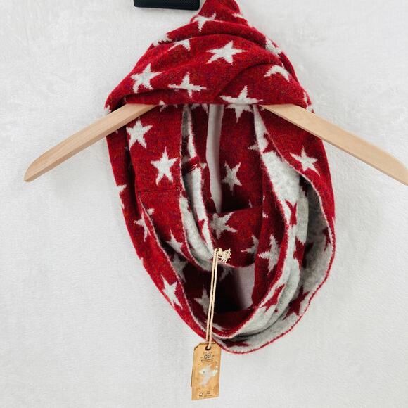Fat Face Circle Scarf Red Gray Stars Wool Blend New with Tags - Picture 3 of 6